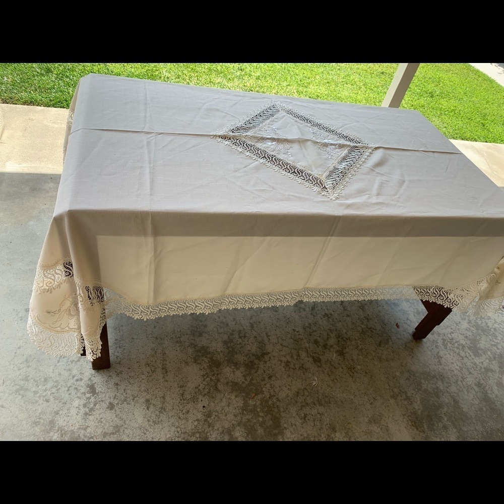 Table Cloths - Picture 2 of 7